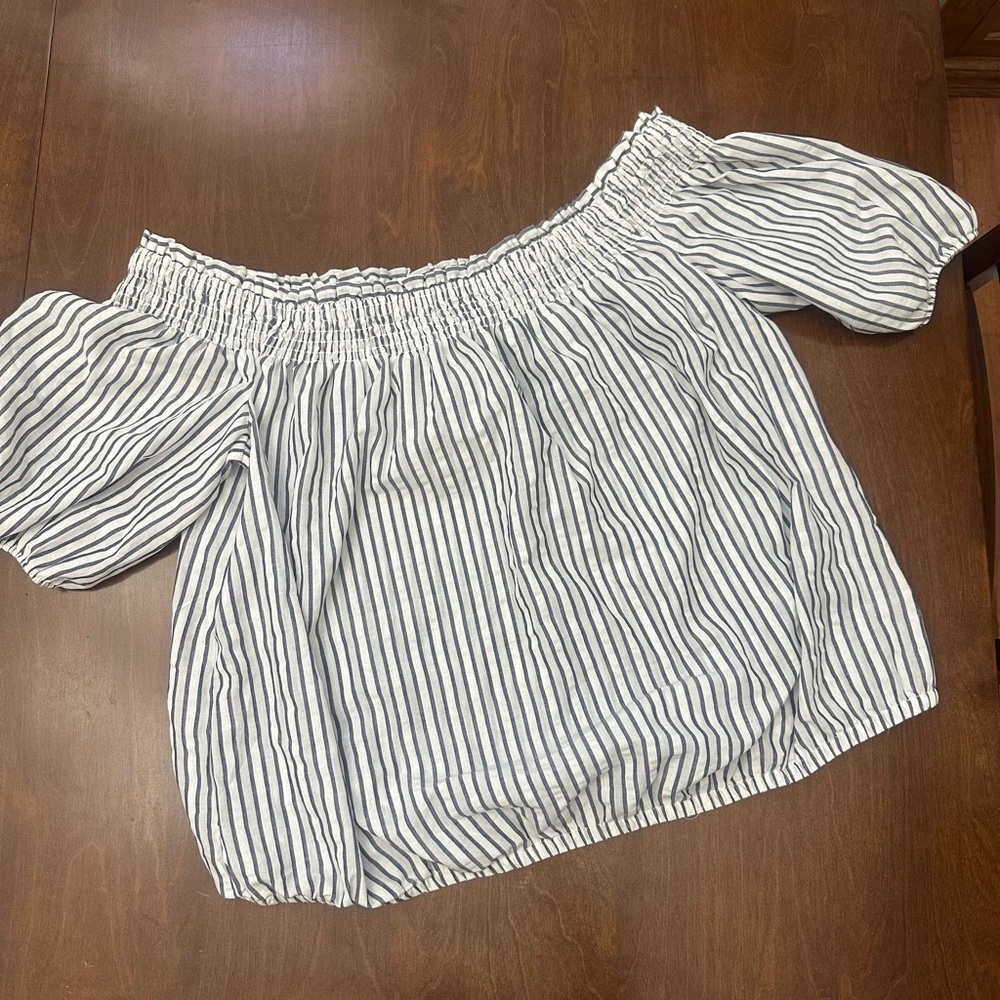 Torrid Cute Off-Shoulder Crop Top Size 1 NWT